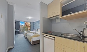 Iron/ironing board, WiFi, bed sheets