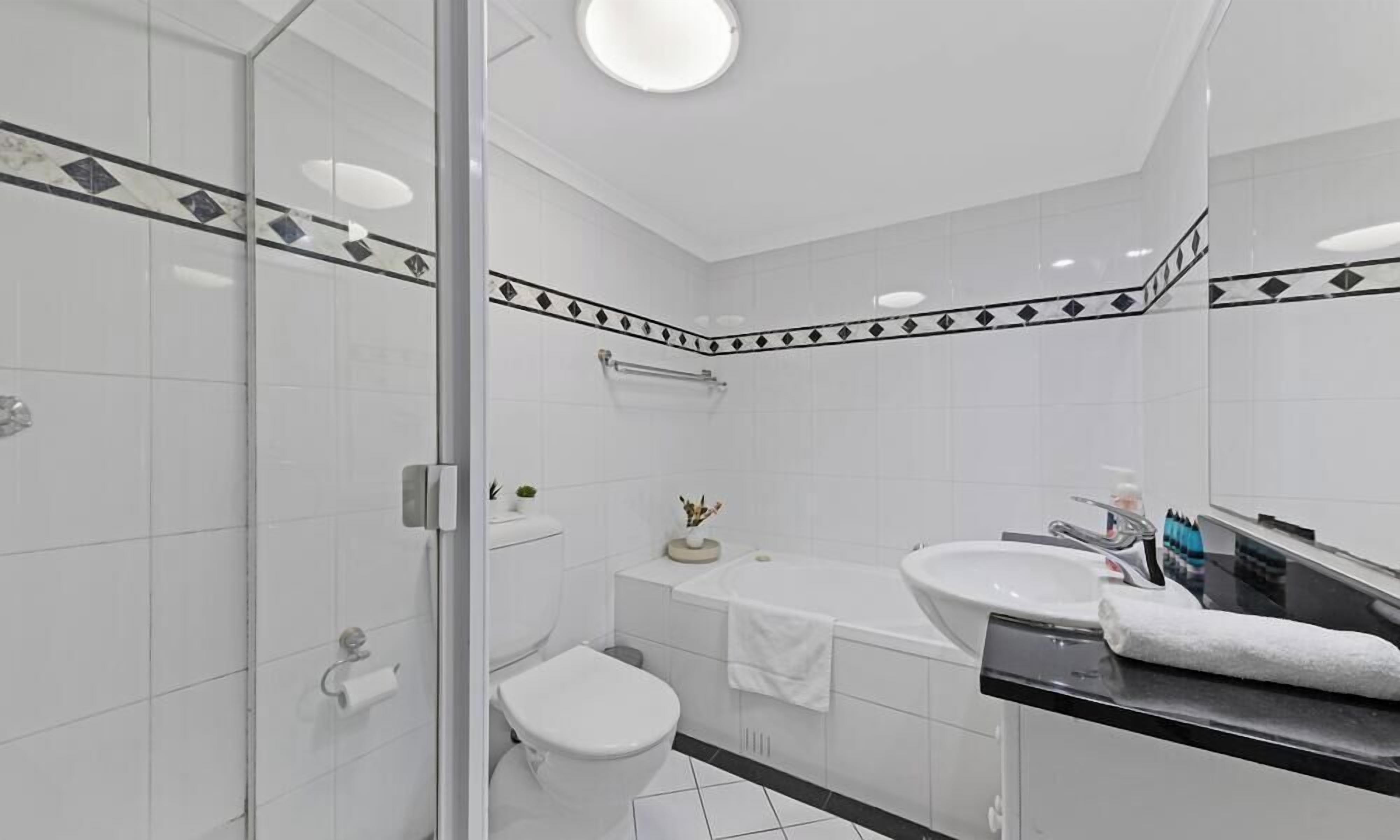 Kozyguru | Haymarket | 1 Bed Big Balcony Apt - Surry Hills