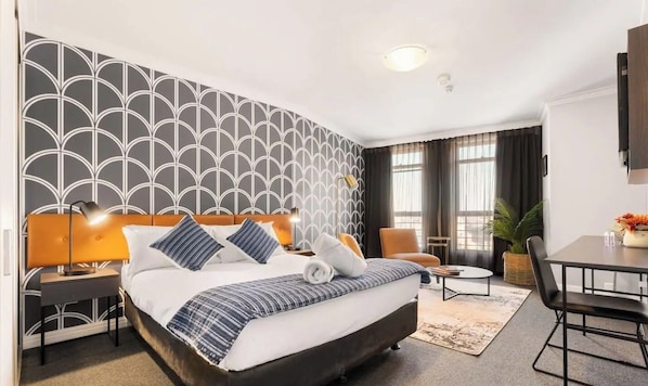 Iron/ironing board, WiFi, bed sheets
