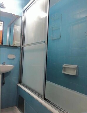 Håndklær, såpe og toalettpapir