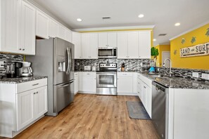 Fridge, microwave, oven, stovetop - Luxury home w/private pool, walking distance to the beach, eateries and shopping (North Myrtle Beach)