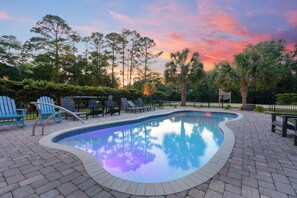 A swimming pool with lounge chairs and a sunset sky. - Luxury home w/private pool, walking distance to the beach, eateries and shopping (North Myrtle Beach)