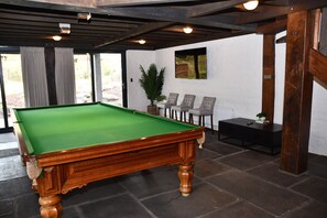 Games room - Diskin House Mt Pleasant Rd, Eltham. Great for weddings - 2 Kms to Montsalvat. (Eltham)