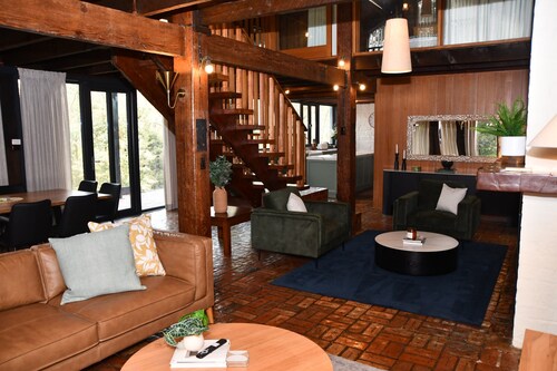 Diskin House Mt Pleasant Rd, Eltham. Great for weddings - 2 Kms to Montsalvat.