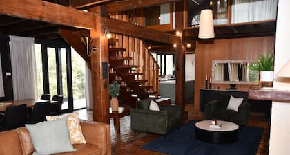 Diskin House Mt Pleasant Rd, Eltham. Great for weddings - 2 Kms to Montsalvat.