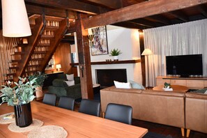 Interior - Diskin House Mt Pleasant Rd, Eltham. Great for weddings - 2 Kms to Montsalvat. (Eltham)