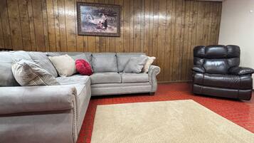 Smart TV, fireplace, DVD player, ping pong