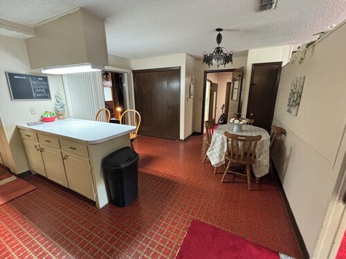 Murfreesboro Arkansas walking distance in town 1.9 miles to Crater of Diamond's