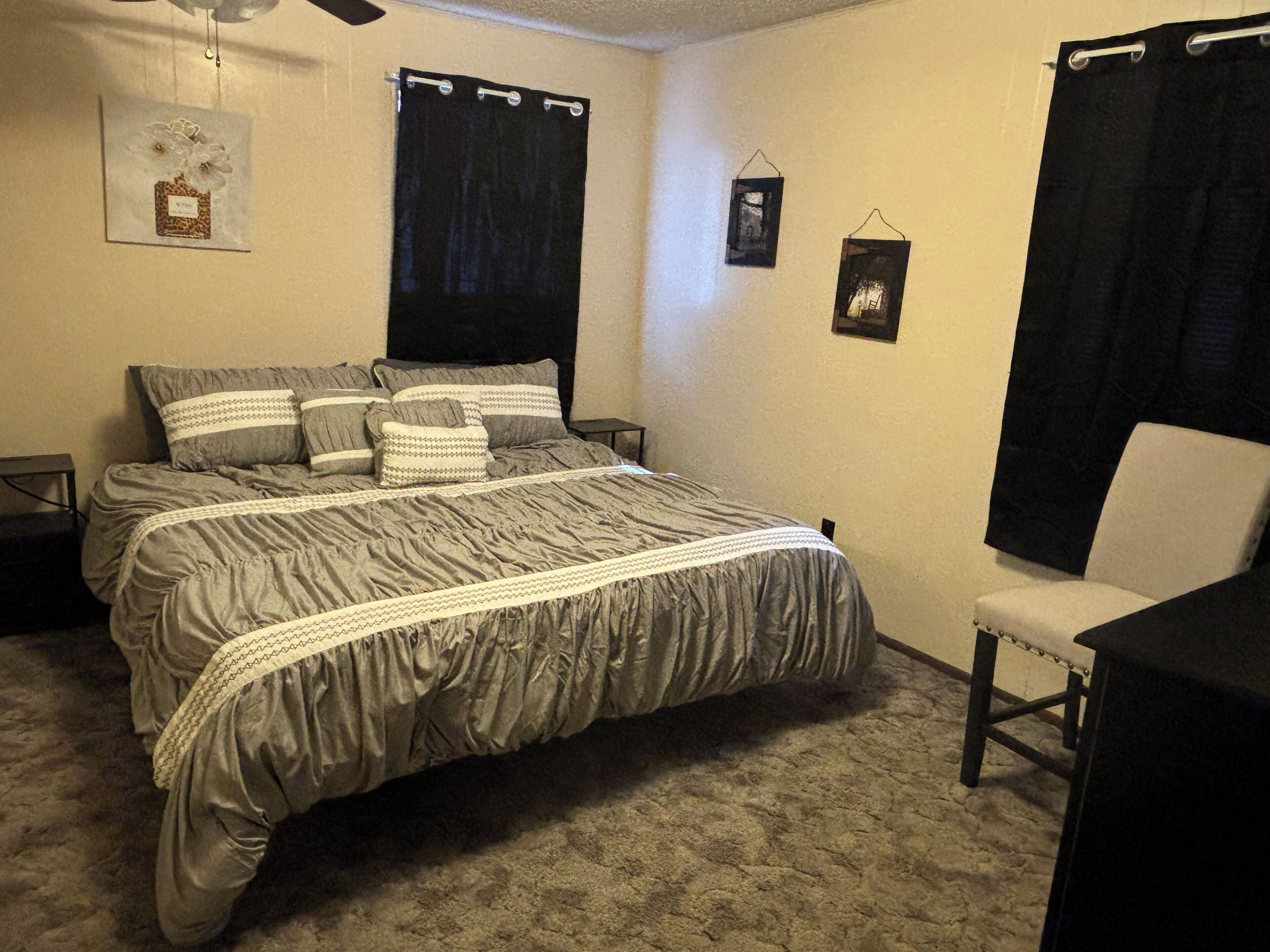 3 bedrooms, desk, iron/ironing board, free WiFi