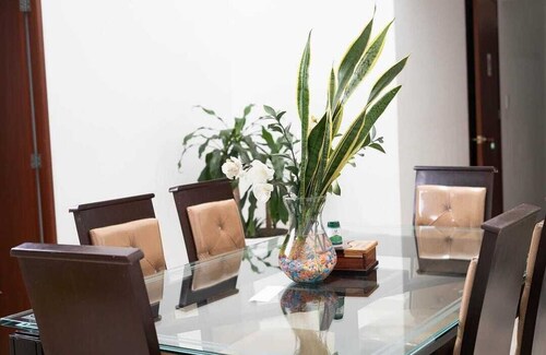 The Charly Hotel, cada estancia en Cali se convierte en una experiencia única.
