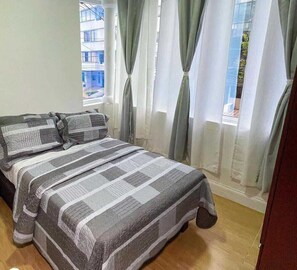8 Schlafzimmer, Schreibtisch, WLAN, Bettwäsche