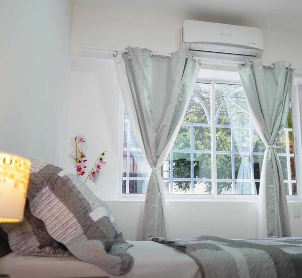 8 عدّة غرف نوم ومكتب وواي فاي وملاءات أسرّة