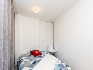 1 Schlafzimmer, Reisekinderbett, kostenloses WLAN, Bettwäsche