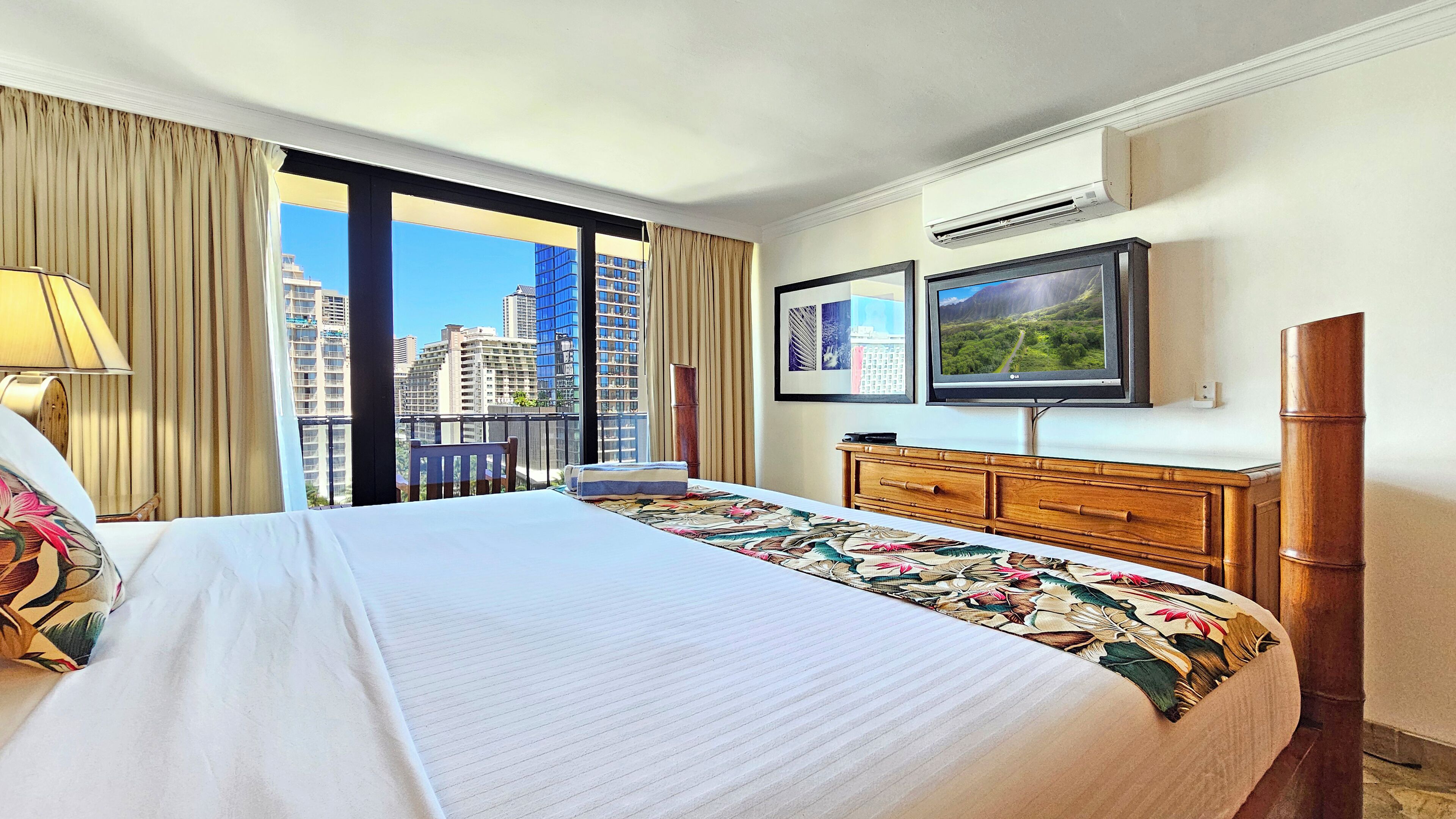 Bmb 1204 Ideal Hawaiian 1bedroom Apartment Steps To Beach In Honolulu