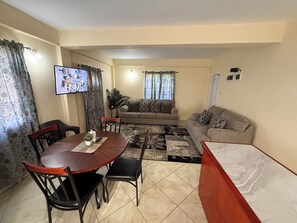 Apartment | Essbereich im Zimmer