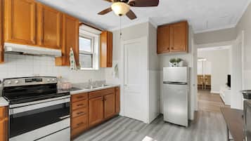 Fridge, microwave, oven, coffee/tea maker