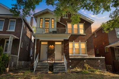 Charming 3-bedroom house with WiFi, AC in the heart of St. Louis