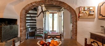 Stunning private villa for 6 people with WIFI, TV, patio, pets allowed, panoramic view and parking