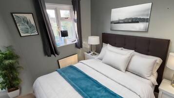 3 bedrooms, iron/ironing board, WiFi, bed sheets