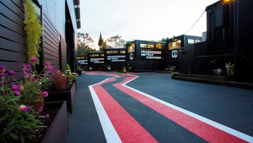 Quarto econômico, 1 cama de casal | Roupas de cama premium, edredons de pluma, escrivaninha