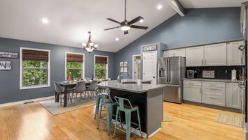 Micro-ondas, fogão, cooktop, lava-louças