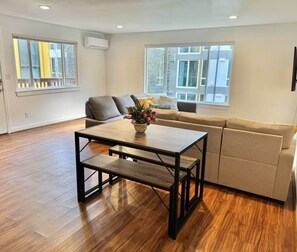 TV, offices - 4BR/4BA Queen Anne Retreat, Downtown, Cruise Port (Seattle)