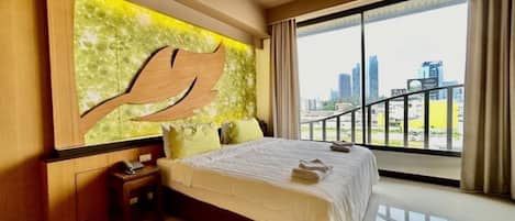 豪華雙人或雙床房, 陽台, 城市景觀 | 書桌、免費無線上網