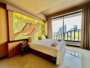 ห้องดีลักซ์ดับเบิลหรือทวิน, ระเบียง, วิวเมือง | โต๊ะทำงาน, Wi-Fi ฟรี