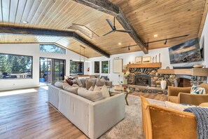 TV, fireplace, DVD player, books