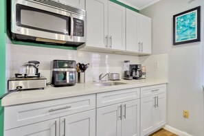 Fridge, microwave, stovetop, coffee/tea maker - 
Colorful & Comfy Retreat: Close to Tampa ~ Parking (Brandon)