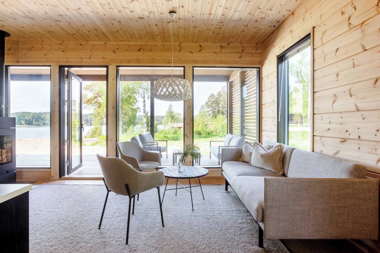 Fernseher, Kamin, Stereoanlage