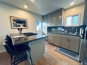 Mikroaaltouuni, uuni, liesi