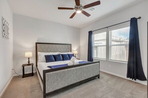 3 habitaciones, tabla de planchar con plancha y cuna de viaje