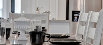 New - 3 bed 2 Bath house in Magnolia with Fast Wifi- Garage Parking
