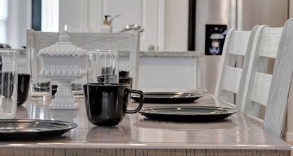 New - 3 bed 2 Bath house in Magnolia with Fast Wifi- Garage Parking