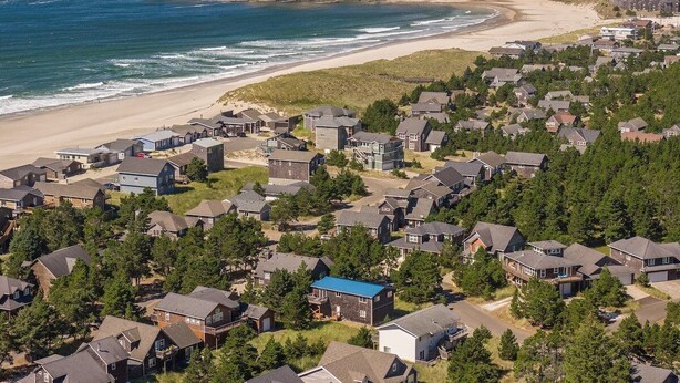 A coastal residential area with houses, a beach, and dunes. - Makena's -near beach, game room, hot tub, dog ok (Pacific City)