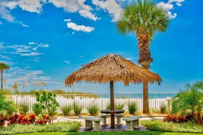 Property grounds - Gulf Front Oasis with Dual Balconies, Heated Pool & Stunning Sunset Views in Madeira Beach (Madeira Beach)