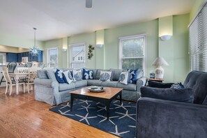 Smart TV - Charming cottage nestled high on the dune ridge w/both clubs! (Bald Head Island)