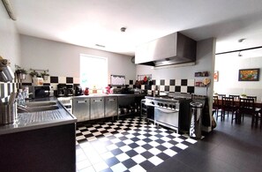 Frigorífic, microones, forn i placa de cuina