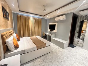 Quarto luxo | 1 quarto, roupas de cama premium, escrivaninha