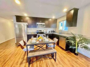 Dining - 4BR/4BA Queen Anne Retreat & Easy Port Access! (Seattle)