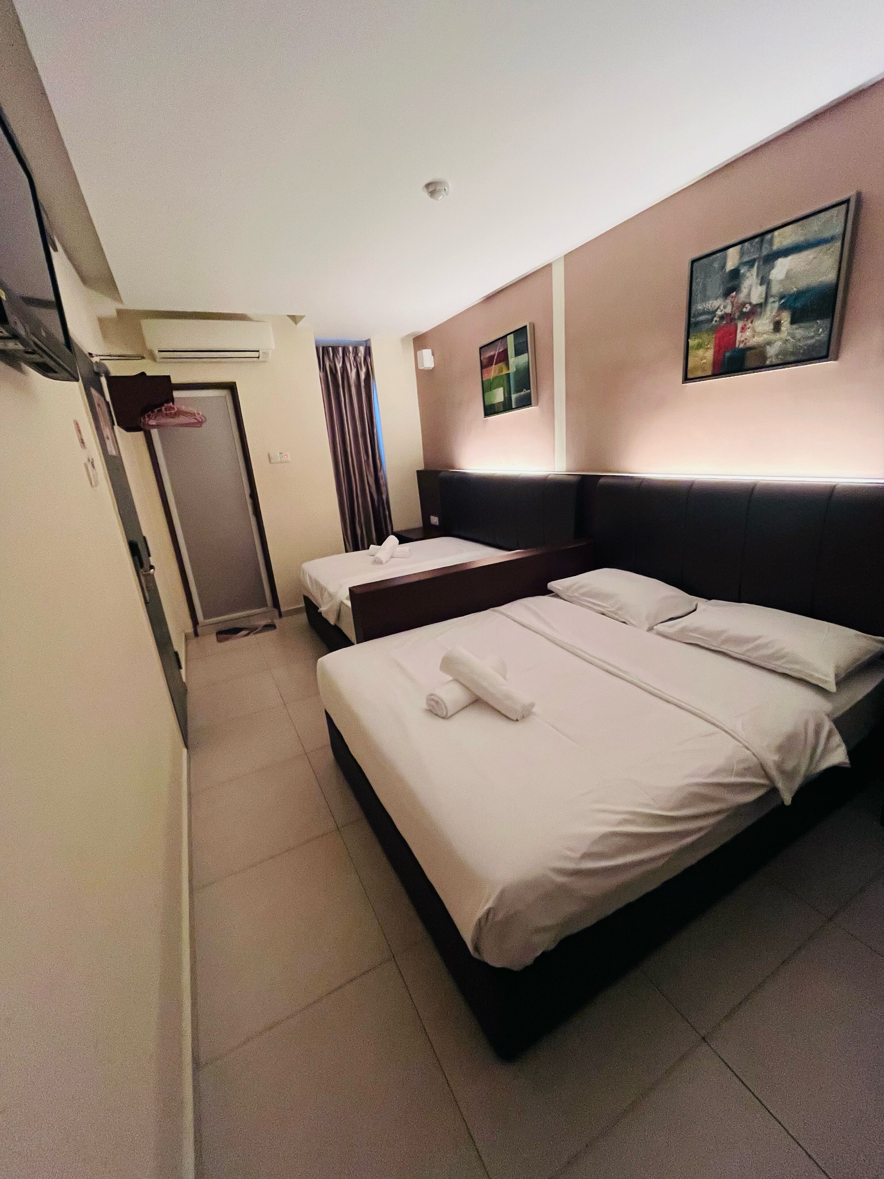 Family Room, Non Smoking, Private Bathroom | Desk, laptop workspace, iron/ironing board, free WiFi