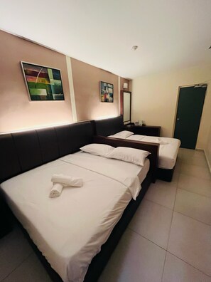 Family Room, Non Smoking, Private Bathroom | Desk, laptop workspace, iron/ironing board, free WiFi - Arabian Signature (Malacca City)