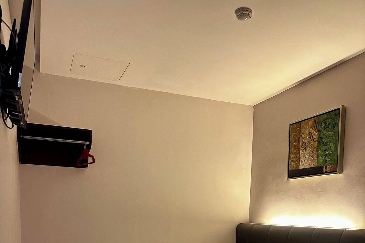 Dobbeltrom – standard, 1 queensize-seng, ikke-røyk, privat bad | Skrivebord, skrivebord for bærbar PC og strykejern/-brett