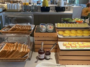 Daily self-service breakfast for a fee - Echarm plus International Hotel Guangzhou Changgang Subway Station - Free Shuttle Bus to Canton Fair Complex During Canton Fair Period (Guangzhou)