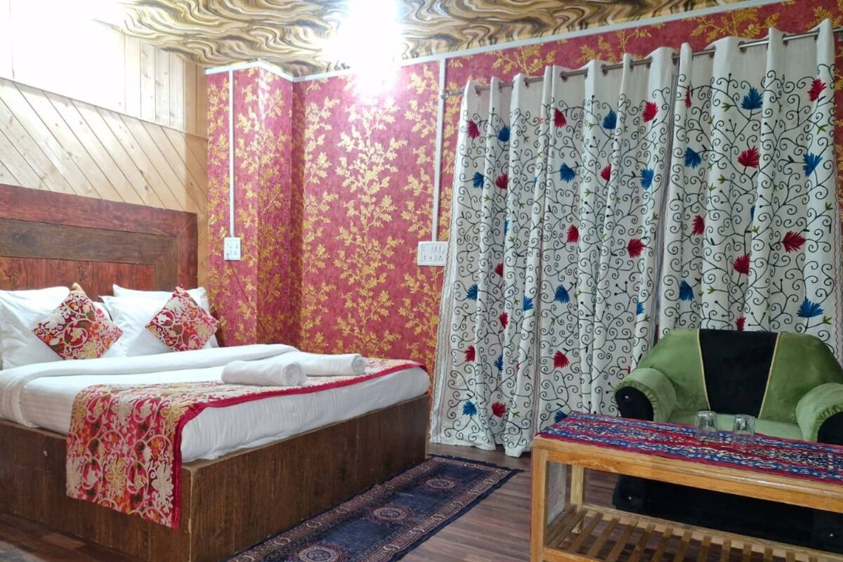 Royal Double Room, Multiple Bedrooms | Free WiFi, bed sheets
