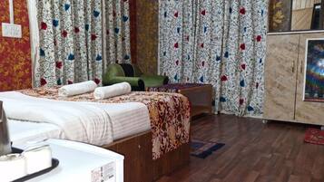 Free WiFi, bed sheets