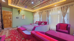 Classic Room | Free WiFi - Oak Heaven Cottage (Baramula)