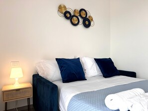 1 bedroom, travel cot, free WiFi, bed sheets