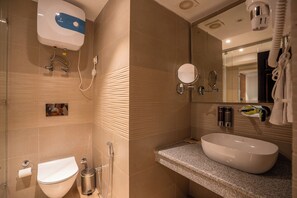Deluxe Double Room, Balcony | Bathroom | Free toiletries, hair dryer, slippers, towels